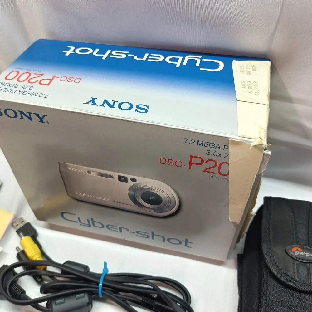 Sony Cyber-shot DSC-P200 Digital Camera 7.2 MP 3x Optical Zoom Auto Focus Silver